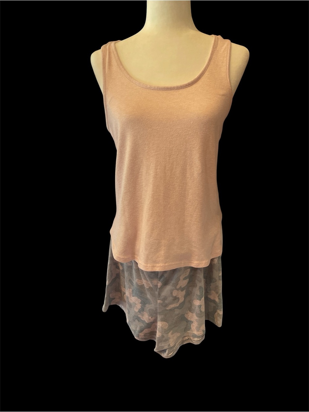 Pajama set Jaclyn Intimates size small pink tank top - gray camouflage shorts